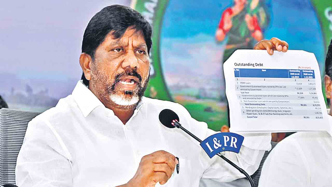 అబద్ధాల పునాదులపై ఆర్థిక వ్యవస్థ నిర్మించలేం.. మీడియాతో భట్టి విక్రమార్క