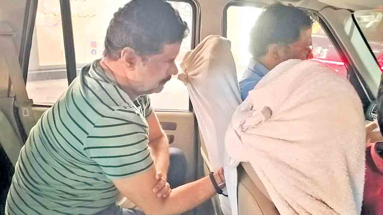 మేడమ్‌ టు మేడమ్‌.. అరెస్టు తప్పించుకొనేందుకు ఏసీబీ భీమ్‌రెడ్డి విఫలయత్నం