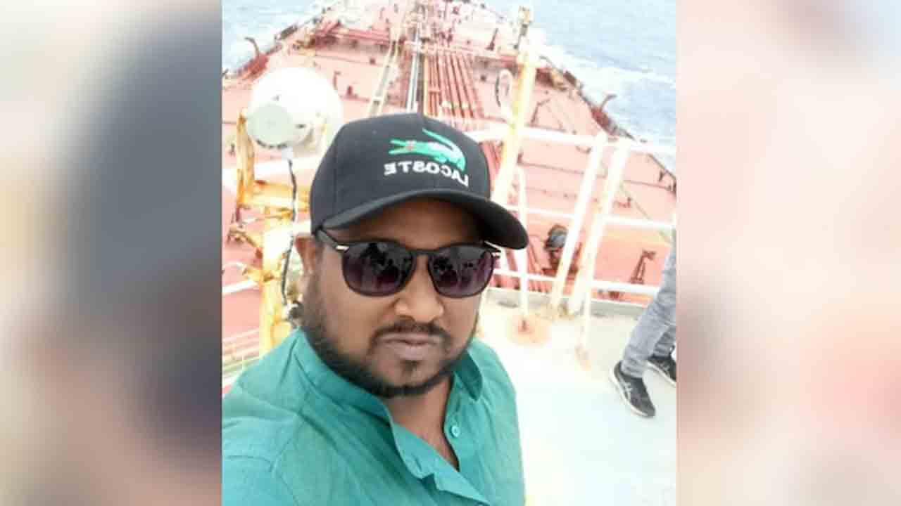 Brain, heart, lungs missing | వెనిజులాలో భారత నావికుడు మృతి..   మృతదేహంలో మెదడు, గుండె, ఇతర అవయవాలు మాయం