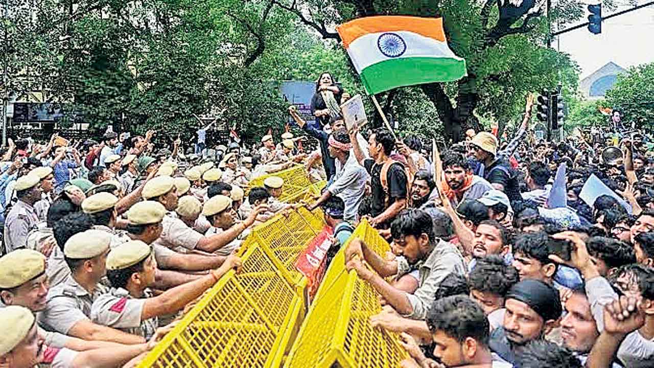 జెన్‌ జీ శక్తిని చాటిన జంతర్‌ మంతర్‌