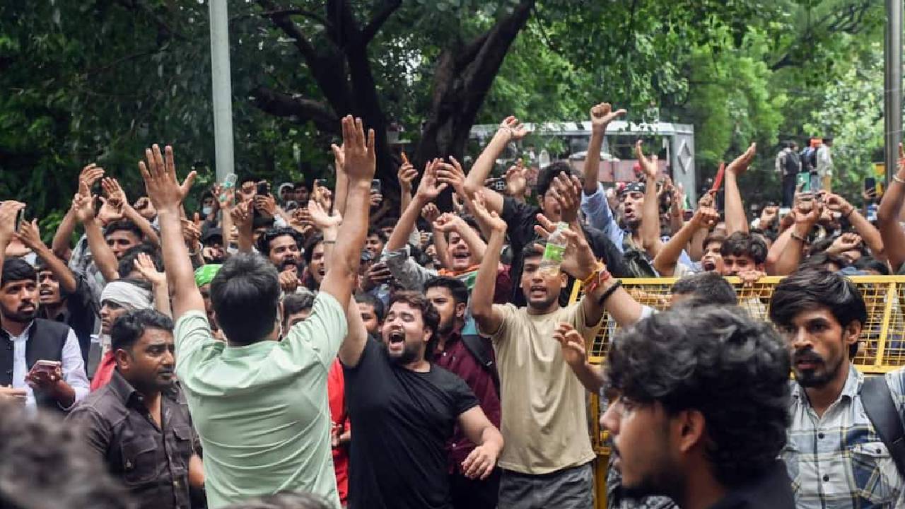 CJP Protesters | సీజేపీ ఆందోళ‌న‌కారుల‌కు షాక్.. హింస‌కు పాల్ప‌డిన వారి పాస్‌పోర్టుల ర‌ద్దు