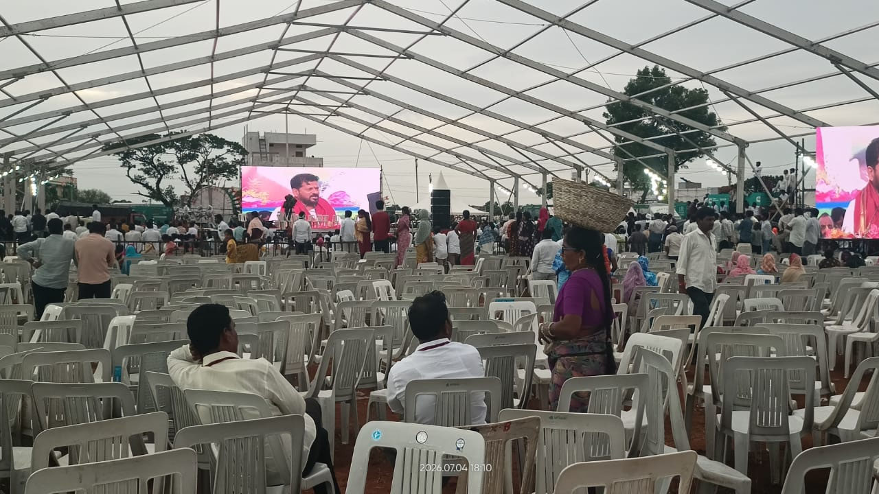 CM Meeting | వెలవెలబోయిన సీఎం రేవంత్‌ బహిరంగ సభ.. కుర్చీలన్నీ ఖాళీ