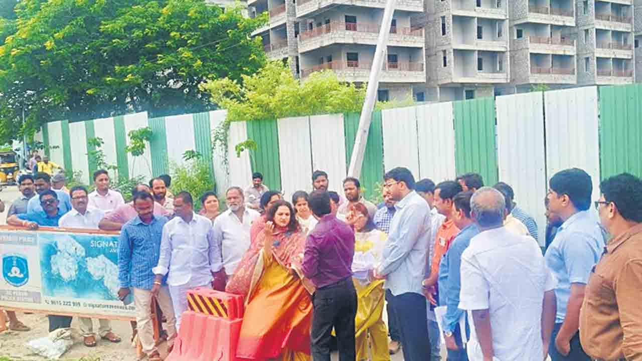 ఆక్రమణదారులపై చర్యలేవి?