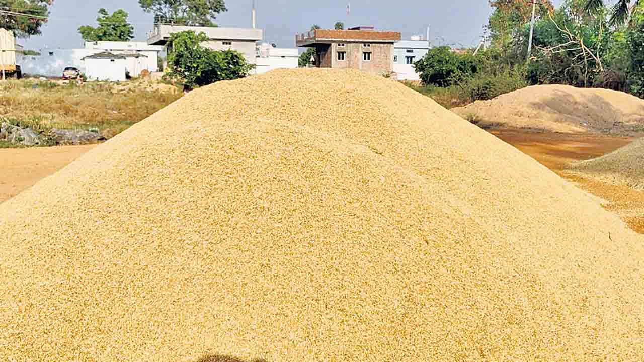 సీఎంఆర్ పేరిట దోపిడీ