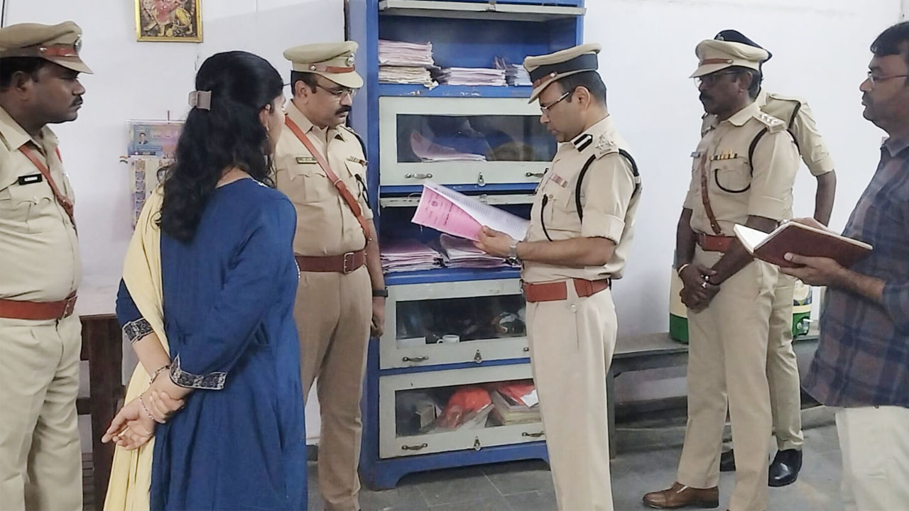 CP Amber Kishore Jha | గిరిజనులకు స్నేహపూర్వక పోలీసింగ్ అందించాలి : సీపీ అంబర్ కిషోర్ ఝా