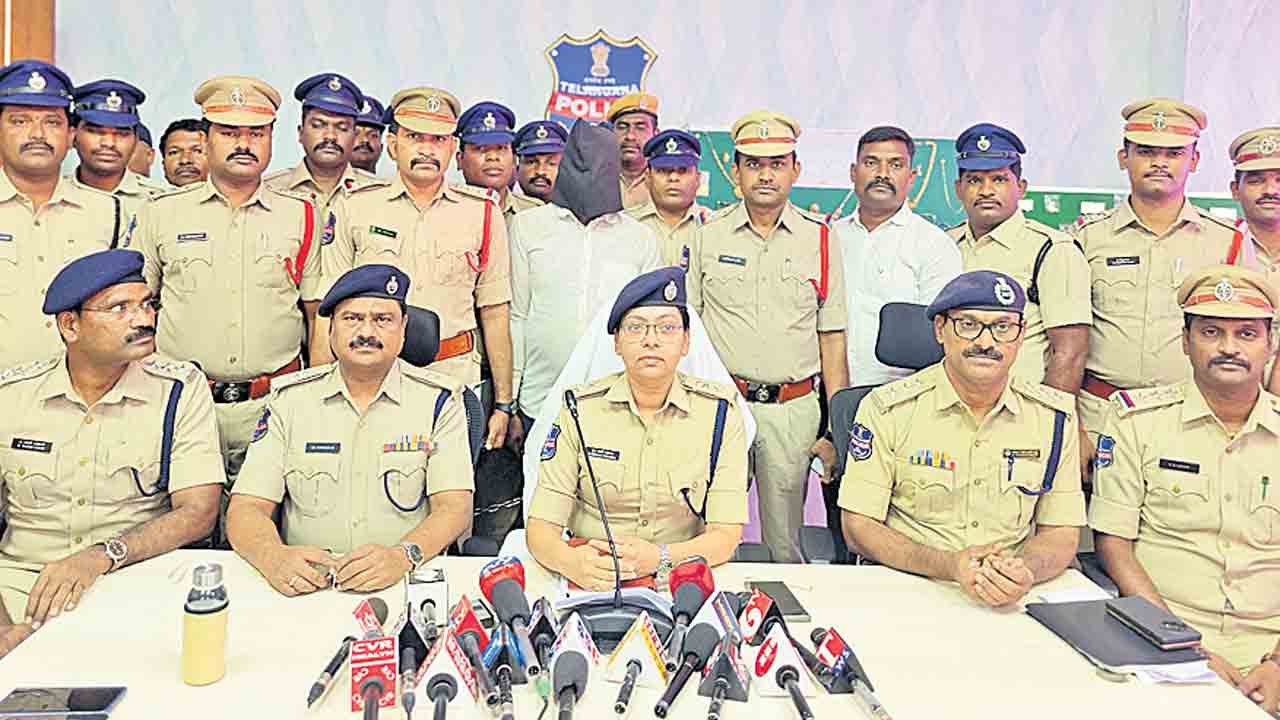 భారీ చోరీ.. కేసు ఛేదించిన పోలీసులు