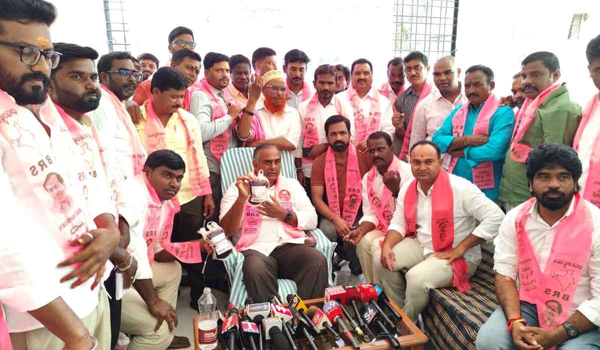 Vemulawada | రేవంత్‌ రెడ్డి ఇదిగో మా రక్తం తీసుకో.. రైతన్నకు సాగునీరు ఇవ్వు.. బీఆర్‌ఎస్‌ రాష్ట్ర నాయకుడు చల్మెడ లక్ష్మీనరసింహారావు