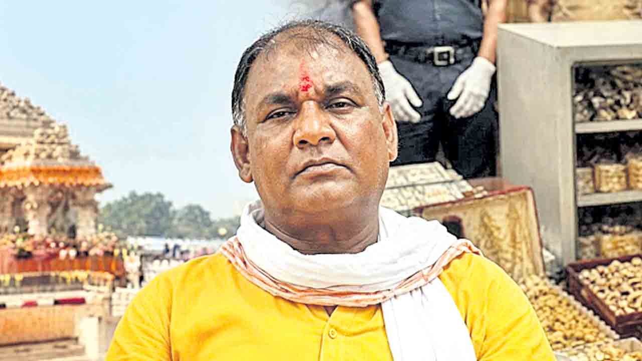 చోరీకి టిన్నూ యాదవే కారణం!