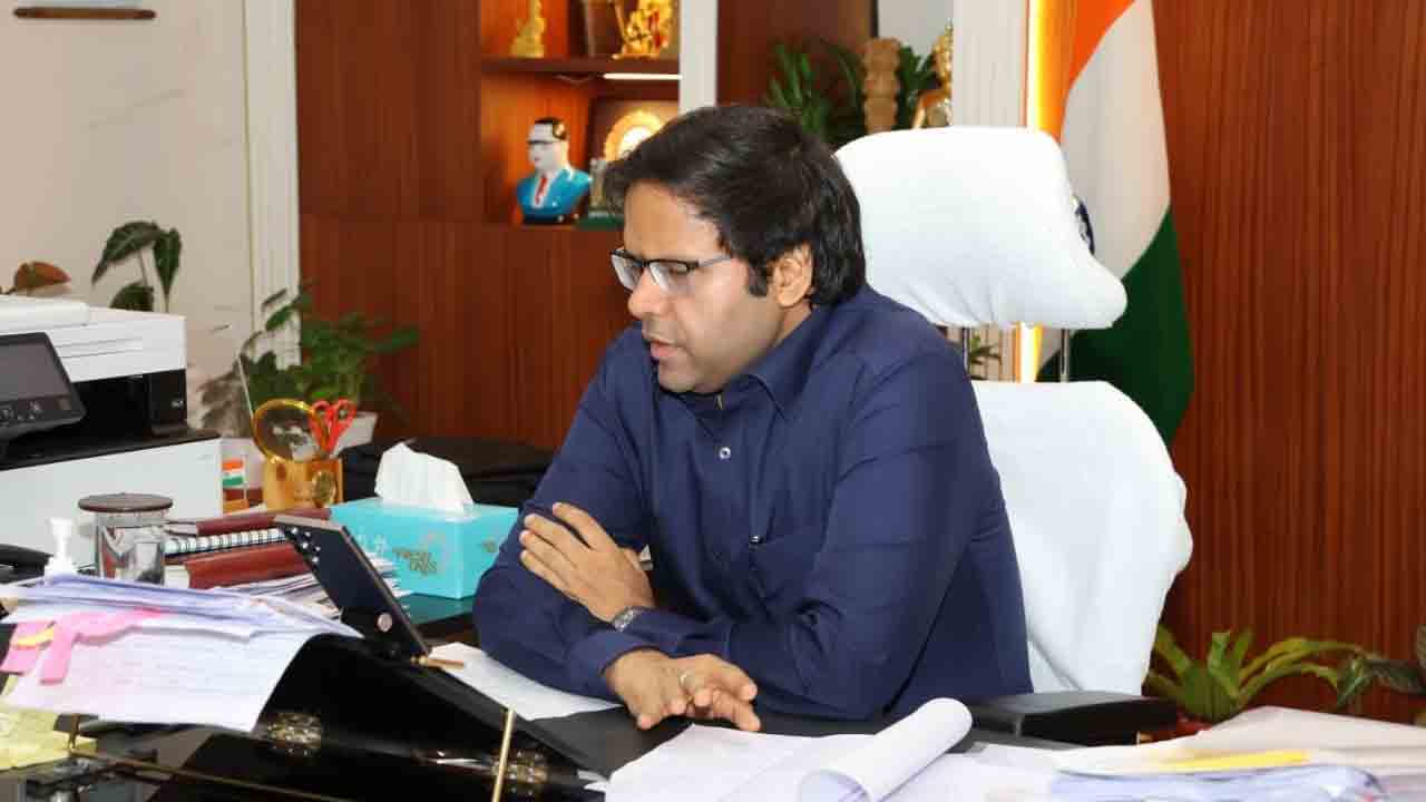 వరదలపై అప్రమత్తంగా ఉండాలి