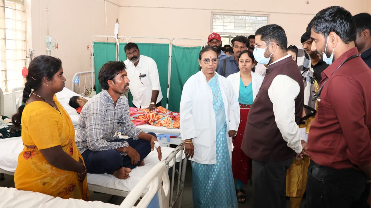 Collector Rizwan Basha | ఆసుపత్రిలో అపరిశుభ్రతపై కలెక్టర్ ఆగ్రహం..రోగులకు మెరుగైన సేవలందించాలని ఆదేశాలు