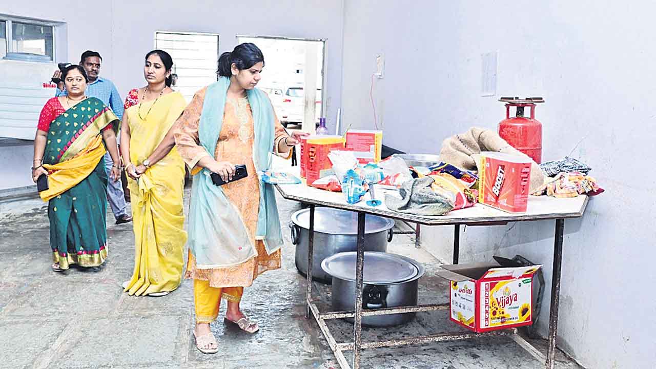 విద్యాసంస్థల నిర్వహణలో నిర్లక్ష్యం వహిస్తే కఠిన చర్యలు
