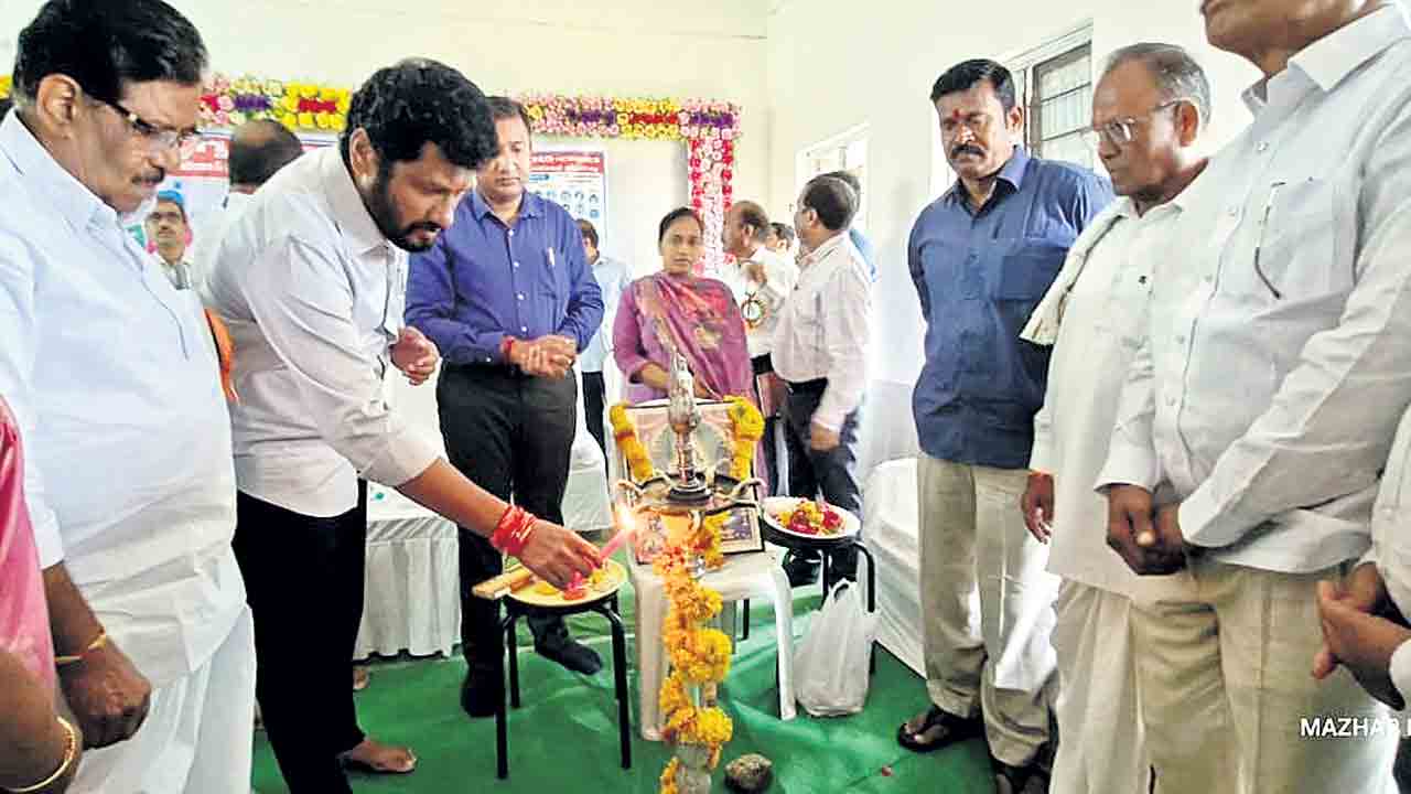 సర్వతోముఖాభివృద్ధే ఆరోగ్య పాఠశాల లక్ష్యం.. ఆదిలాబాద్‌ కలెక్టర్‌ రాజర్షి షా