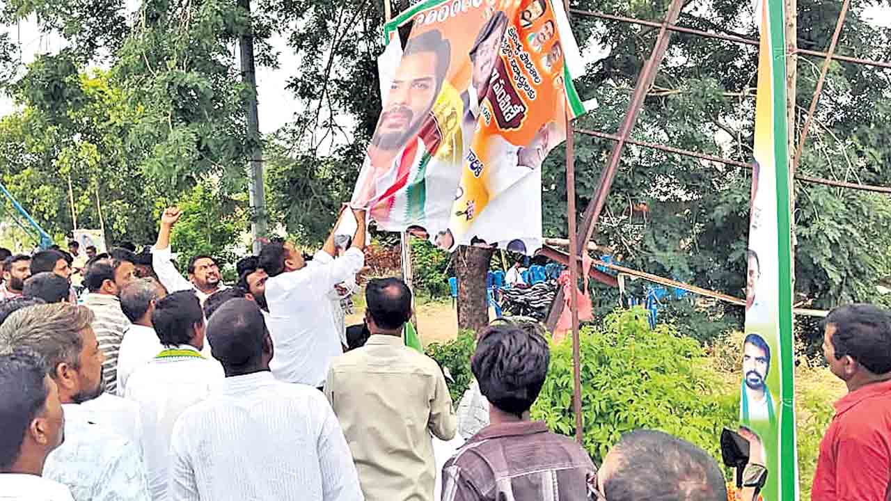 ఠాణాకు చేరిన కాంగ్రెస్‌ పంచాయితీ!