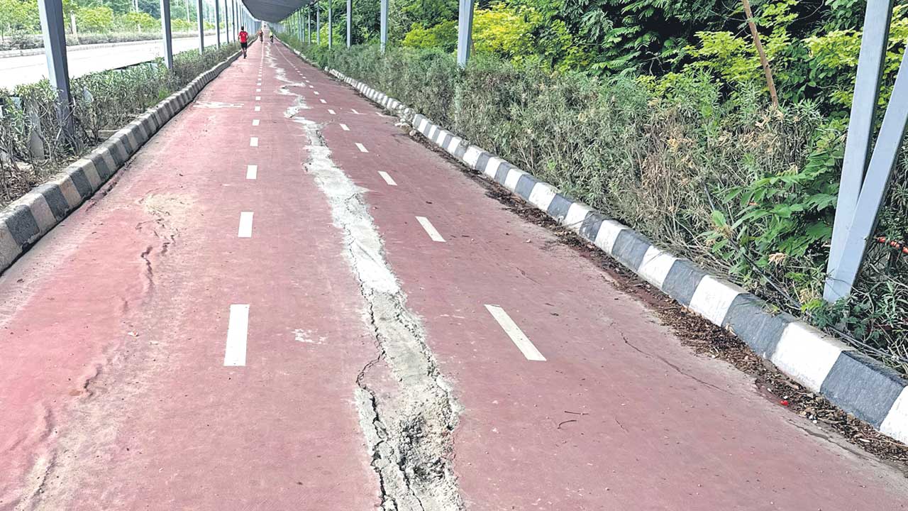 మసకబారుతున్న సైకిల్‌ ట్రాక్‌