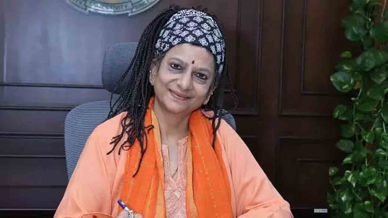 చట్టం ముందు అందరూ సమానం కాదా?