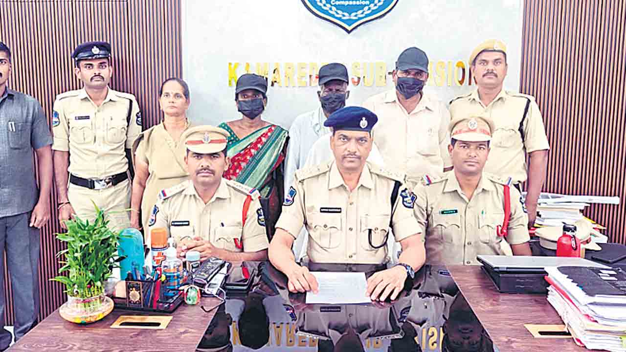 నకిలీ పత్రాలతో భూమి రిజిస్ట్రేషన్‌