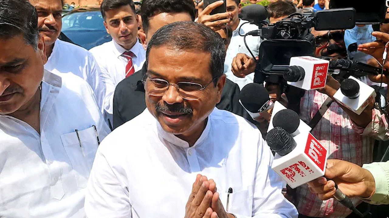 Dharmendra Pradhan | నేను ఏసీ గ‌దుల్లో కూర్చునే కార్య‌క‌ర్త‌ను కాదు స్ట్రీట్ ఫైట‌ర్‌ను : ధర్మేంద్ర ప్రధాన్‌