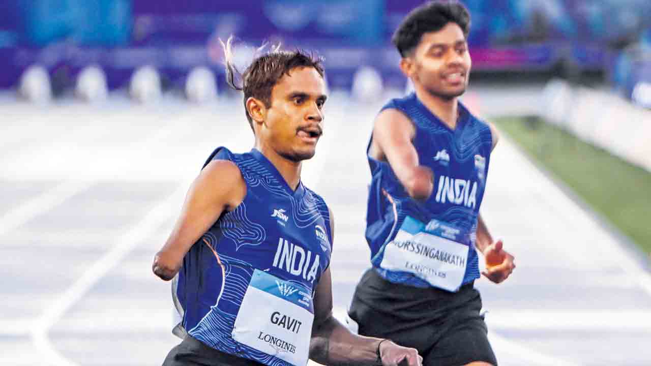 పారా హుషారు.. పారా స్ప్రింటర్‌ దిలీప్‌ పసిడి పరుగు.. బాసిల్‌కు రజతం