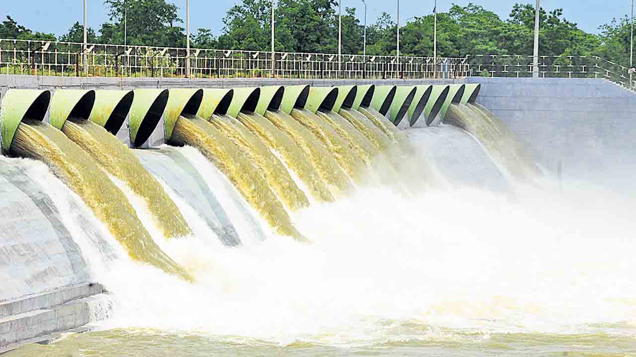 కన్నెపల్లి పంపులను తక్షణం ప్రారంభించాలి
