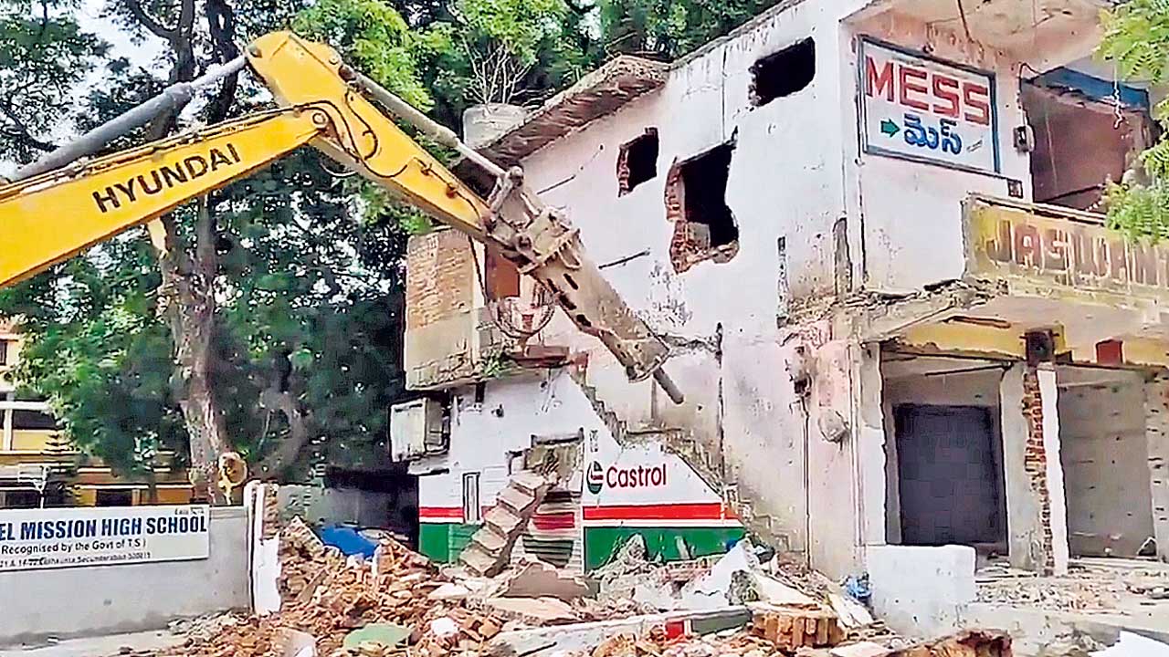 పరిహారమే లేదు.. కూల్చివేతలా!
