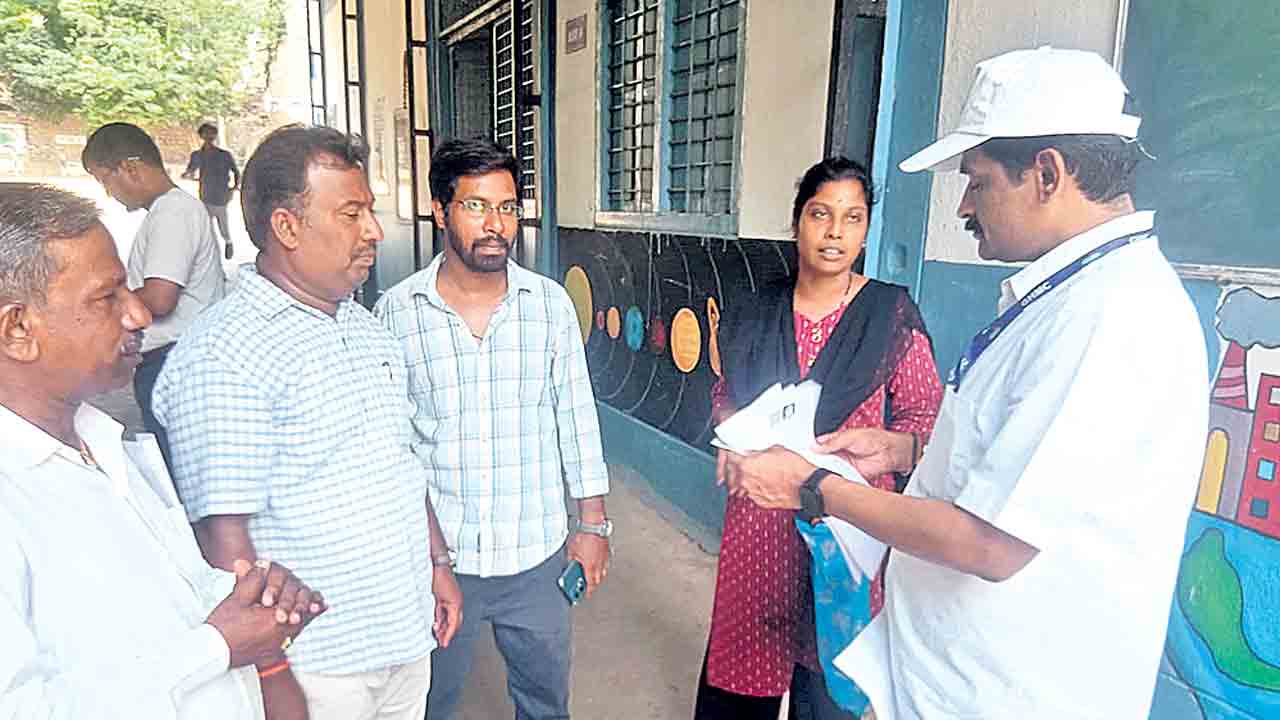 ‘సర్’ తో సతమతం!