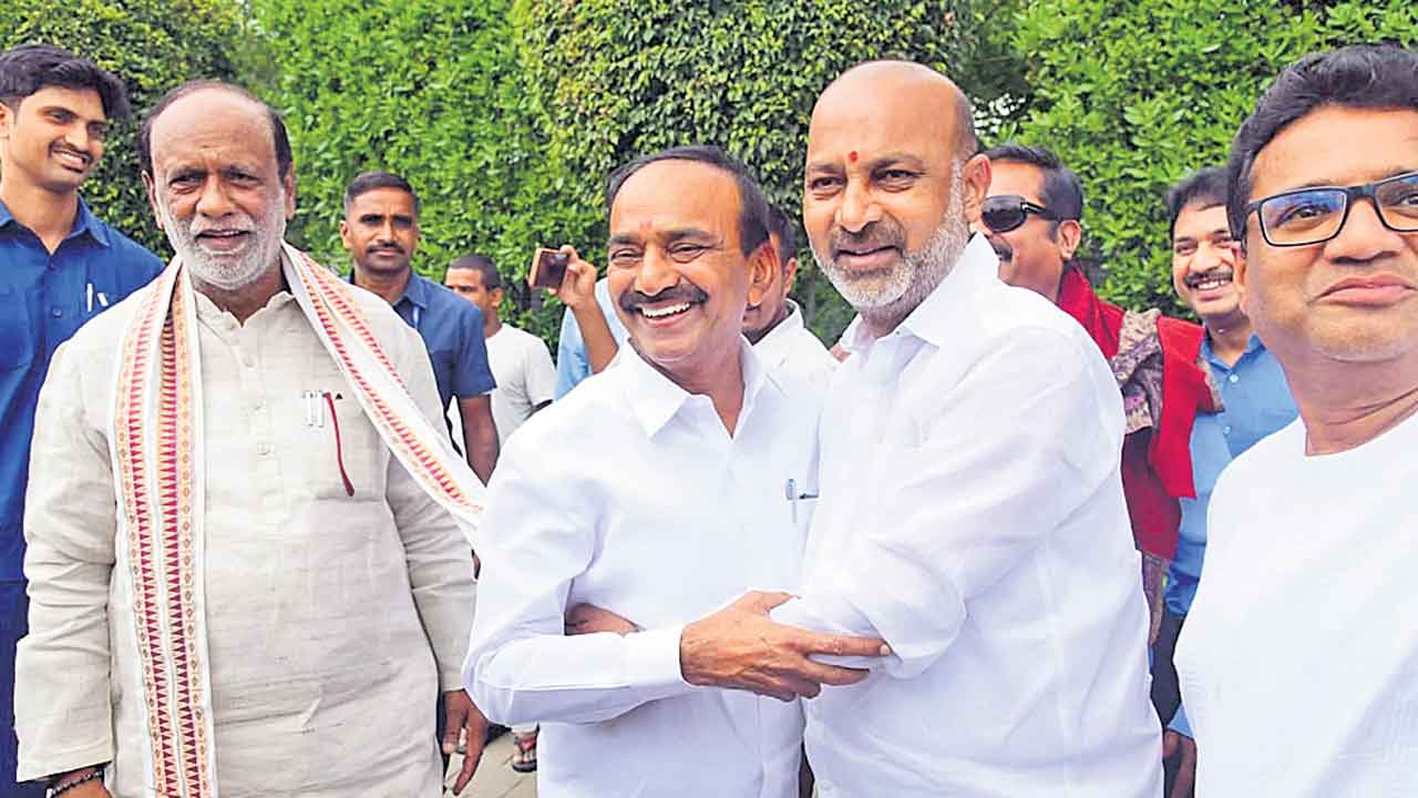 Bandi Sanjay | ఒకే ఒరలో ఇమిడేనా?.. బండి-ఈటల మధ్య సయోధ్యకు బీజేపీ హైకమాండ్‌ ప్రయత్నాలు!