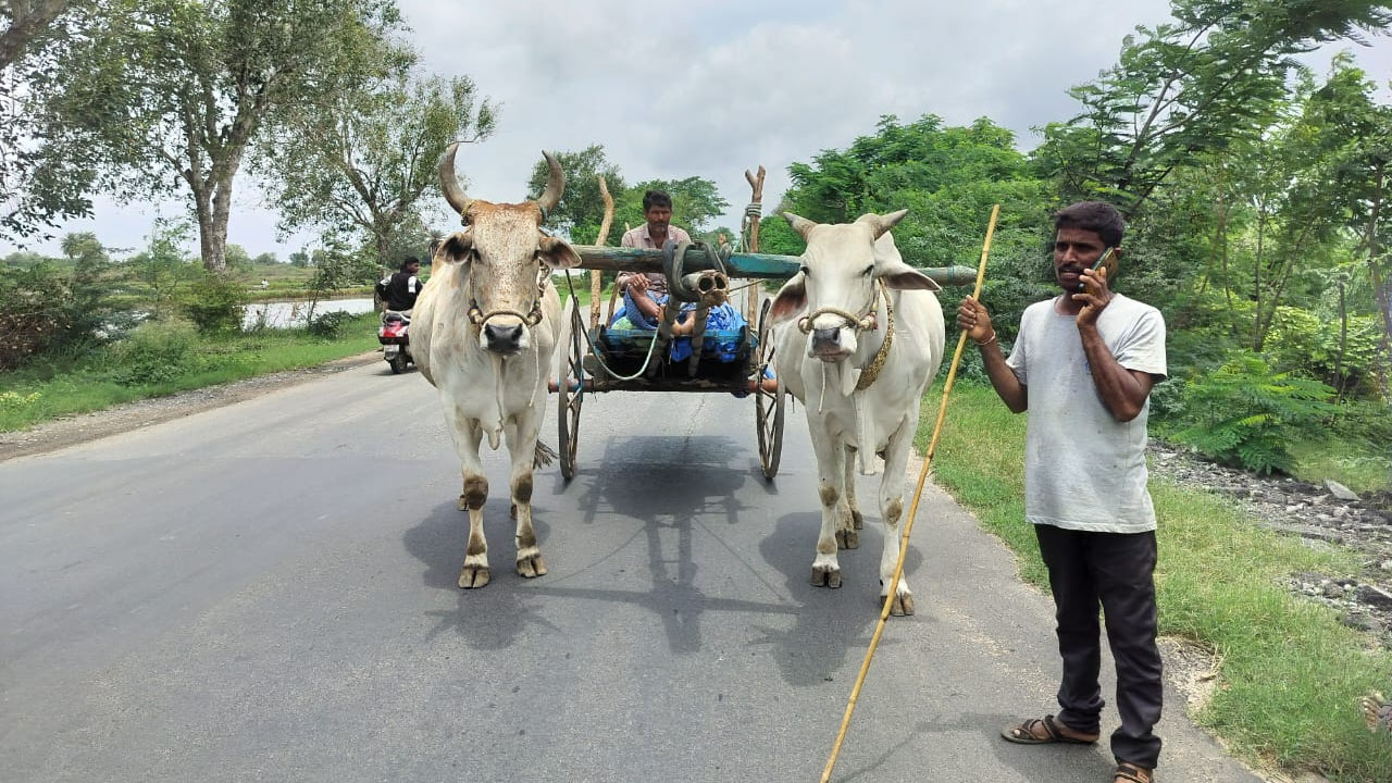Spurious Fertilizer | నకిలీ ఎరువును విక్రయించిన వ్యాపారిపై చర్య తీసుకోవాలంటూ రైతు ఆందోళన