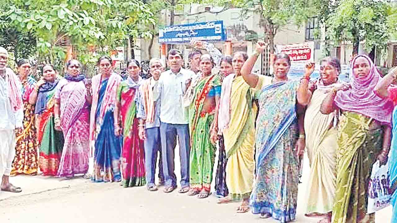 విద్యుత్‌ సమస్య పరిష్కరించాలని ధర్నా
