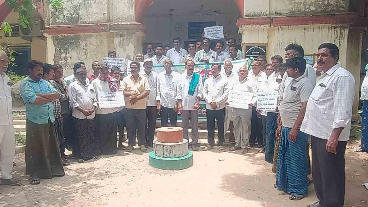 మిర్చి రైతులకు పరిహారమివ్వండి