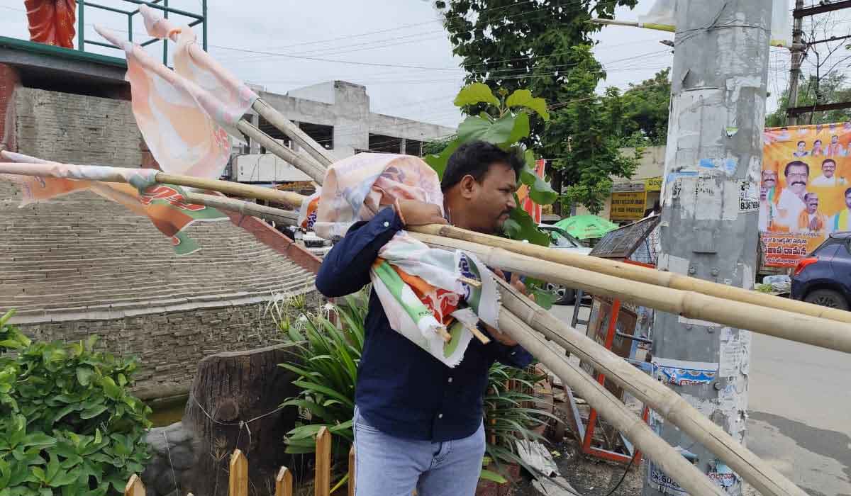 Vemulavada | వేములవాడలో మహనీయుల కూడళ్ల వద్ద ఫ్లెక్సీలు నిషేధం.. మూలమలుపులు సూచిక బోర్డుల వద్ద కూడా అమలు