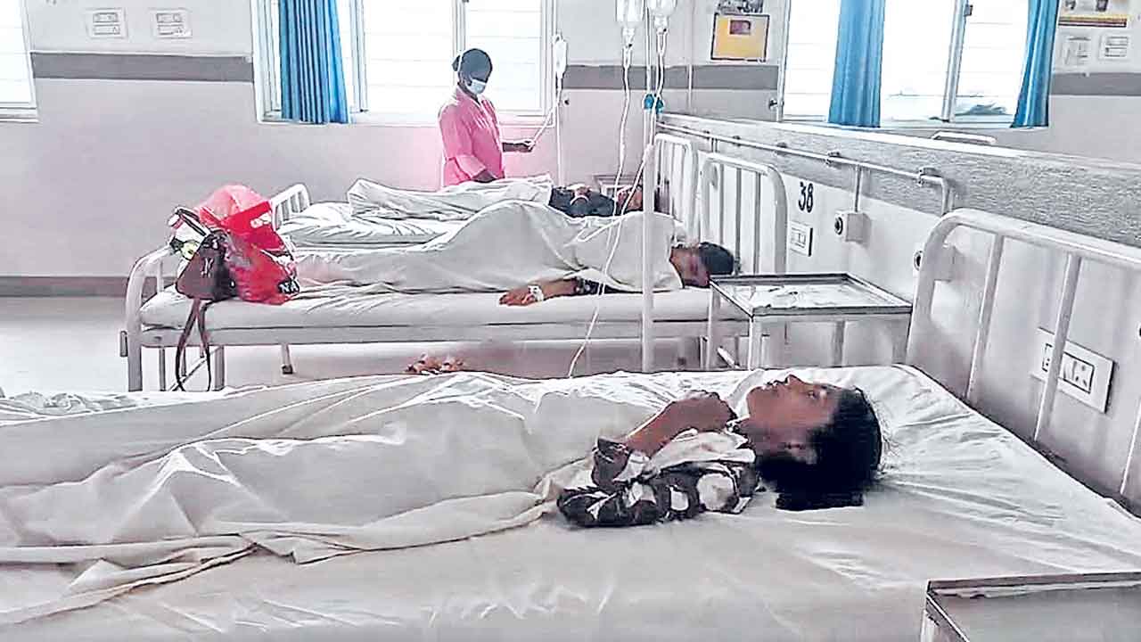 బాలికల గురుకులంలో ఫుడ్‌ పాయిజన్‌