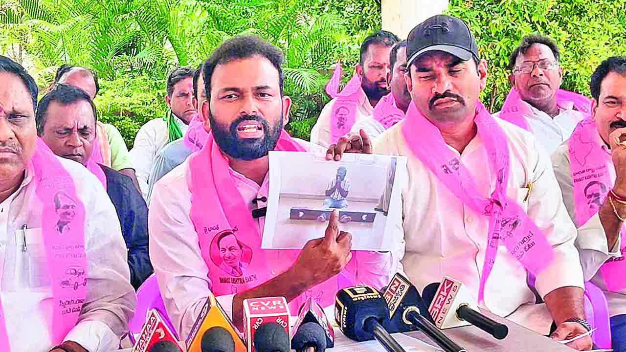 ములుగు జిల్లాలో పుష్ప రేంజ్‌లో ఇసుక దందా