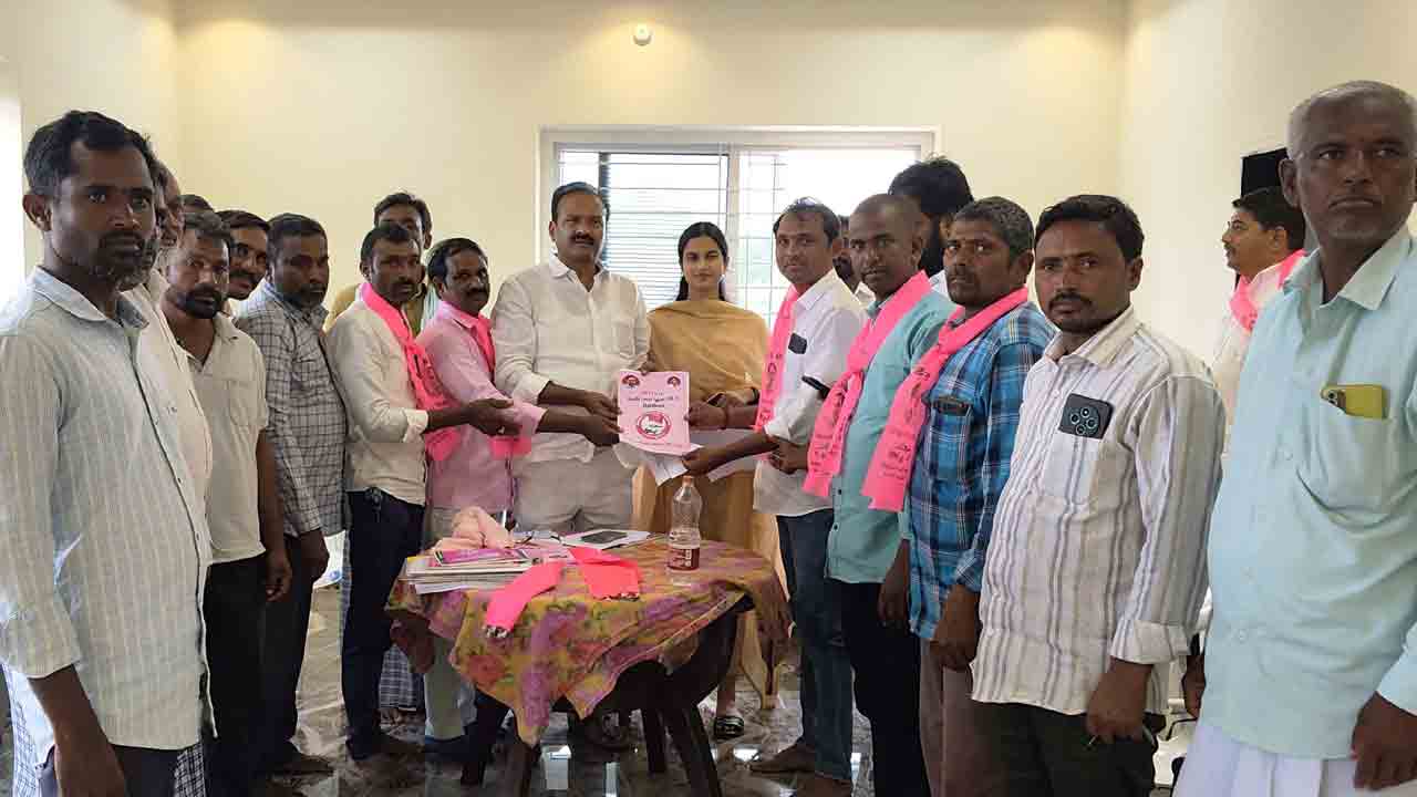 బీఆర్‌ఎస్‌ బలోపేతానికి కృషి చేయాలి