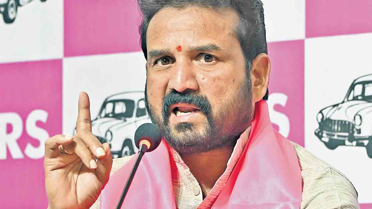 ష్ట్ర విద్యాశాఖ మంత్రి రేవంత్‌ కూడా రాజీనామా చేయాలి