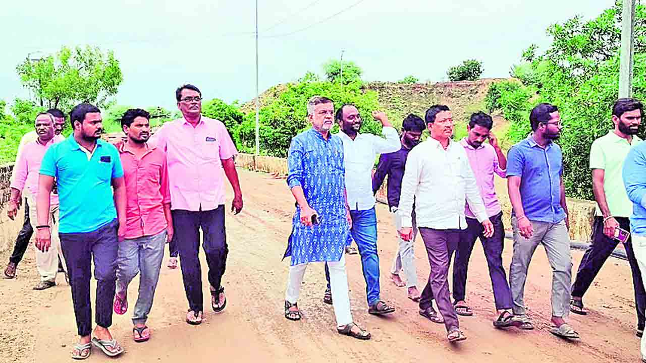 రైతు సమస్యలు సర్కార్‌ దృష్టికి తీసుకెళ్లేందుకే..