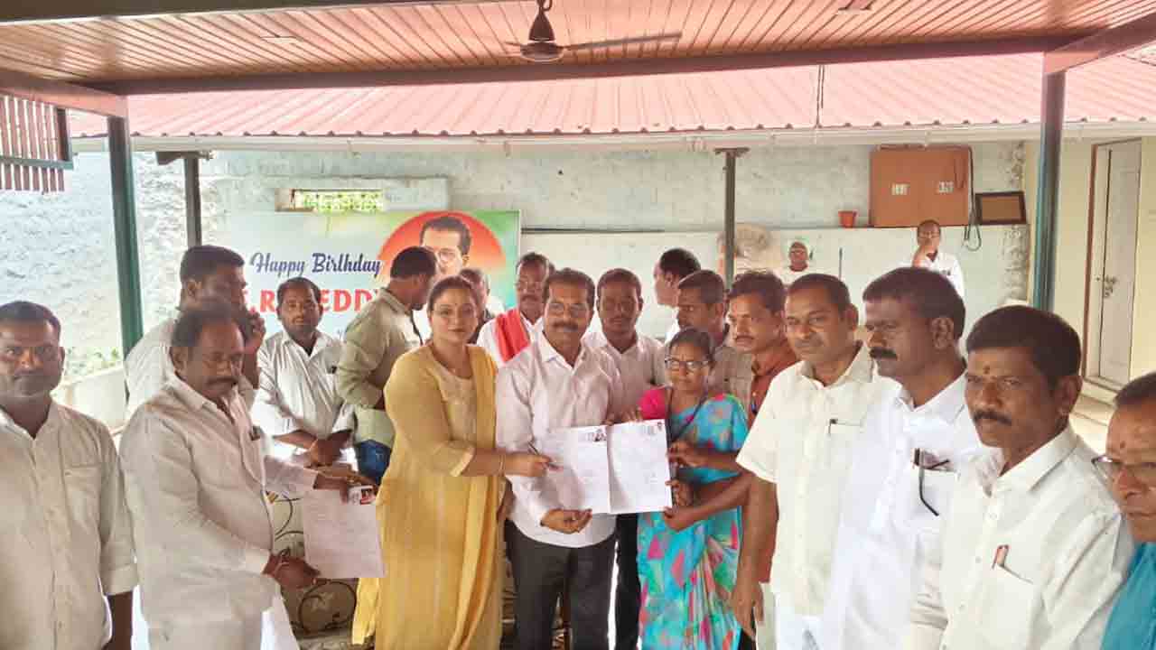 ప్రజాస్వామ్యంలో ఓటు హక్కు కీలకం