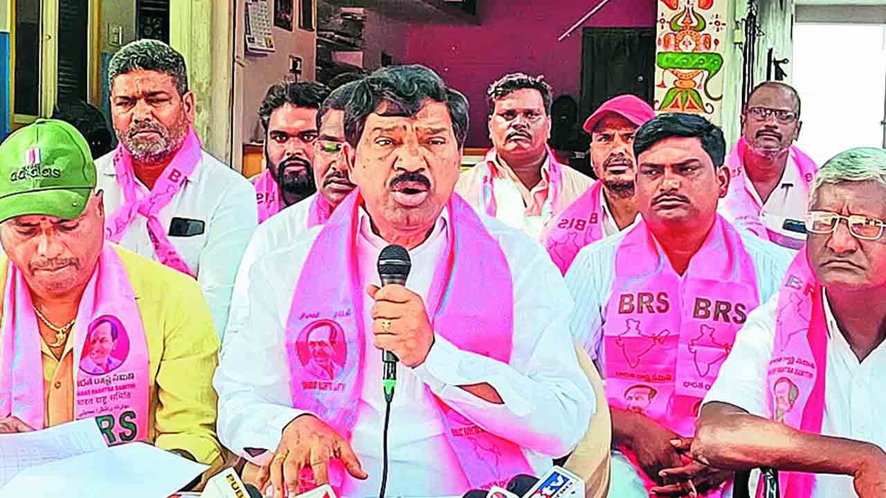 భేషజాలకు పోకుండా సాగు నీళ్లు విడుదల చేయాలి