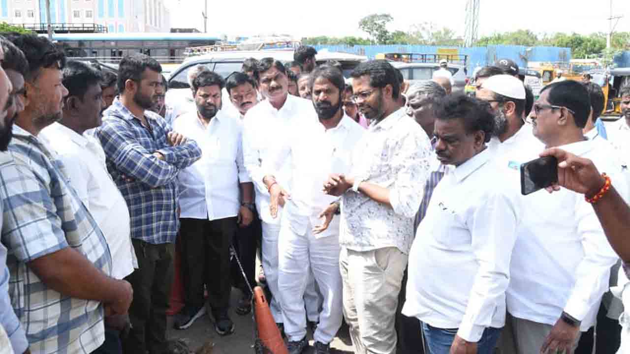 ఆటో డ్రైవర్ల పొట్టకొట్టొద్దు