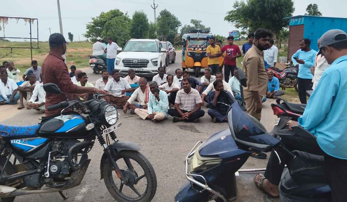 Konaraopeta | కోనరావుపేటలో కరంట్‌ కటకట.. రోడ్డెక్కిన రైతన్నలు