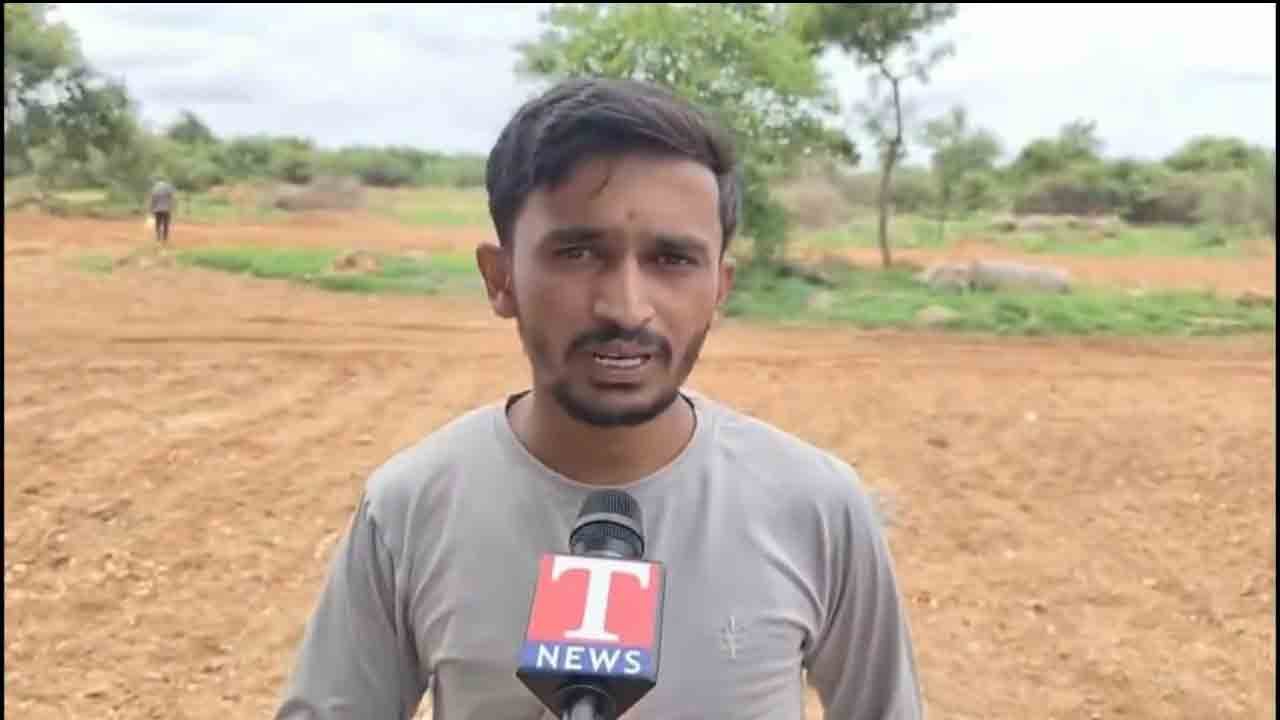Future City victim | స్టే ఉంది.. ఈ భూముల్లోకి రావొద్దని కొట్లాడుతున్నం.. ఫ్యూచర్‌ సిటీ బాధిత రైతు