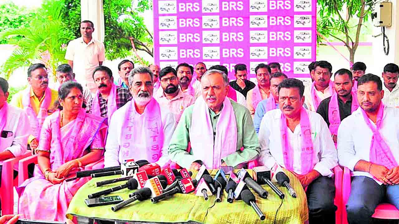 దమ్ముంటే బొగ్గు గనులన్నీ సింగరేణికే కేటాయించాలి