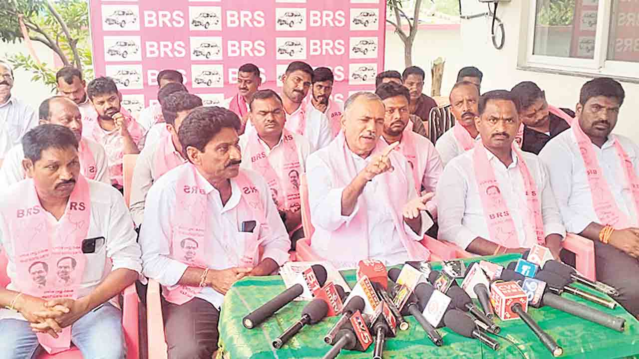 విజన్‌లేని నాయకుడి చేతిలో రాష్ట్రం విలవిల