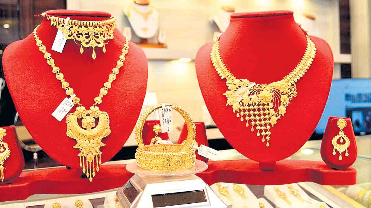 భగ్గుమన్న బంగారం.. రూ 3 వేలు పెరిగిన తులం ధర