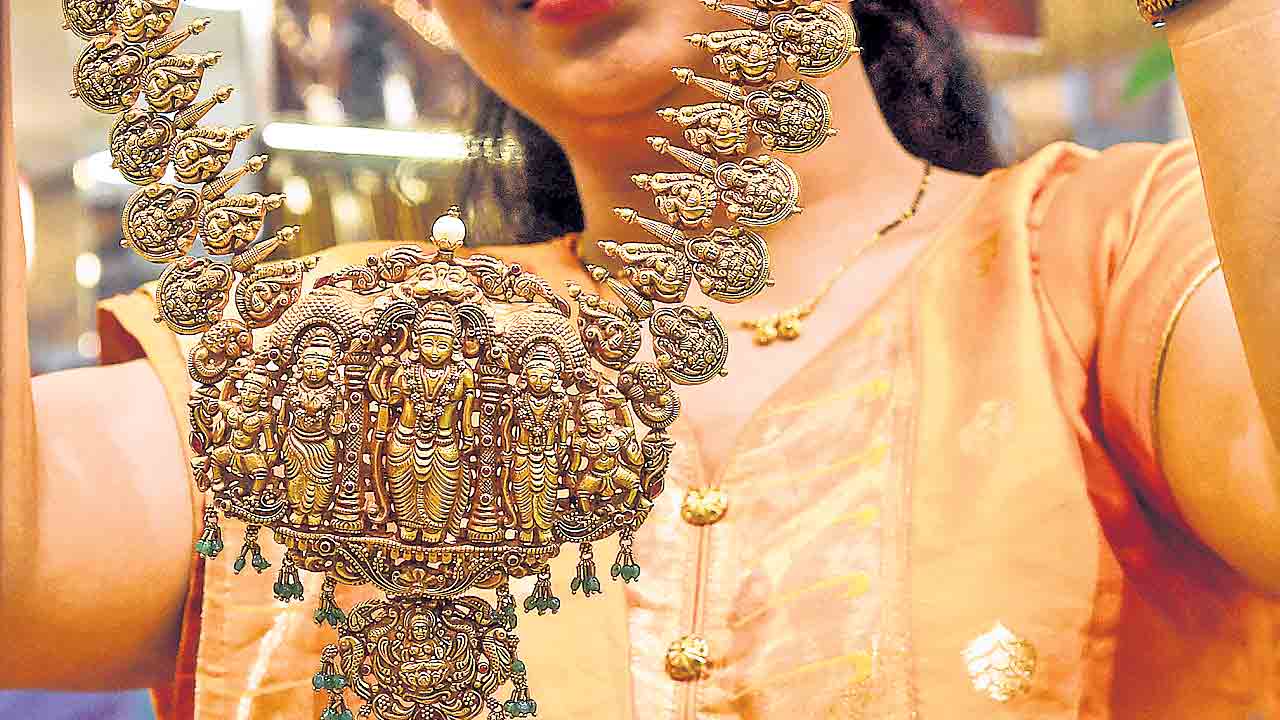 మరింత తగ్గిన బంగారం ధర