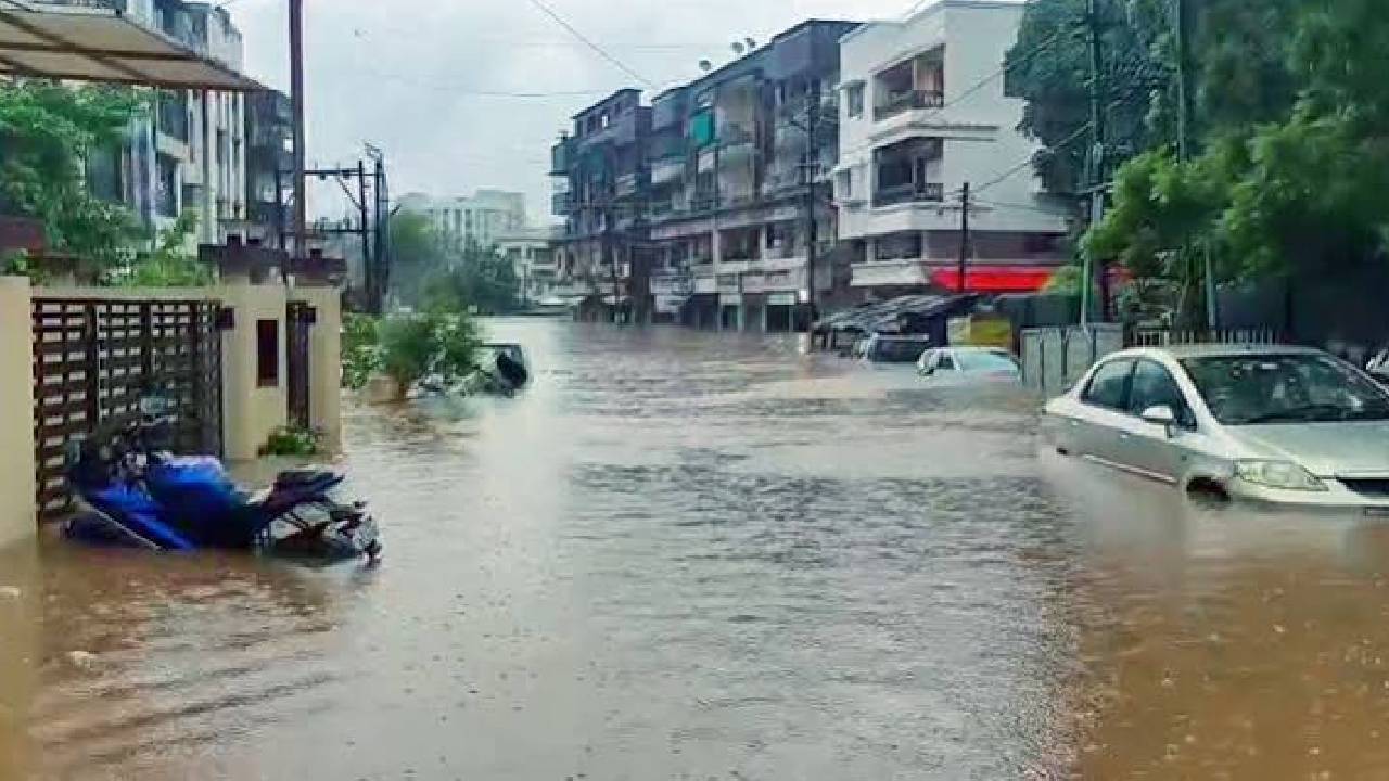 Gujarat | గుజ‌రాత్‌లో భారీ వ‌ర‌ద‌లు.. సుర‌క్షిత ప్రాంతాల‌కు 1200 మంది త‌రలింపు.. కేంద్ర సాయం కోరిన సీఎం