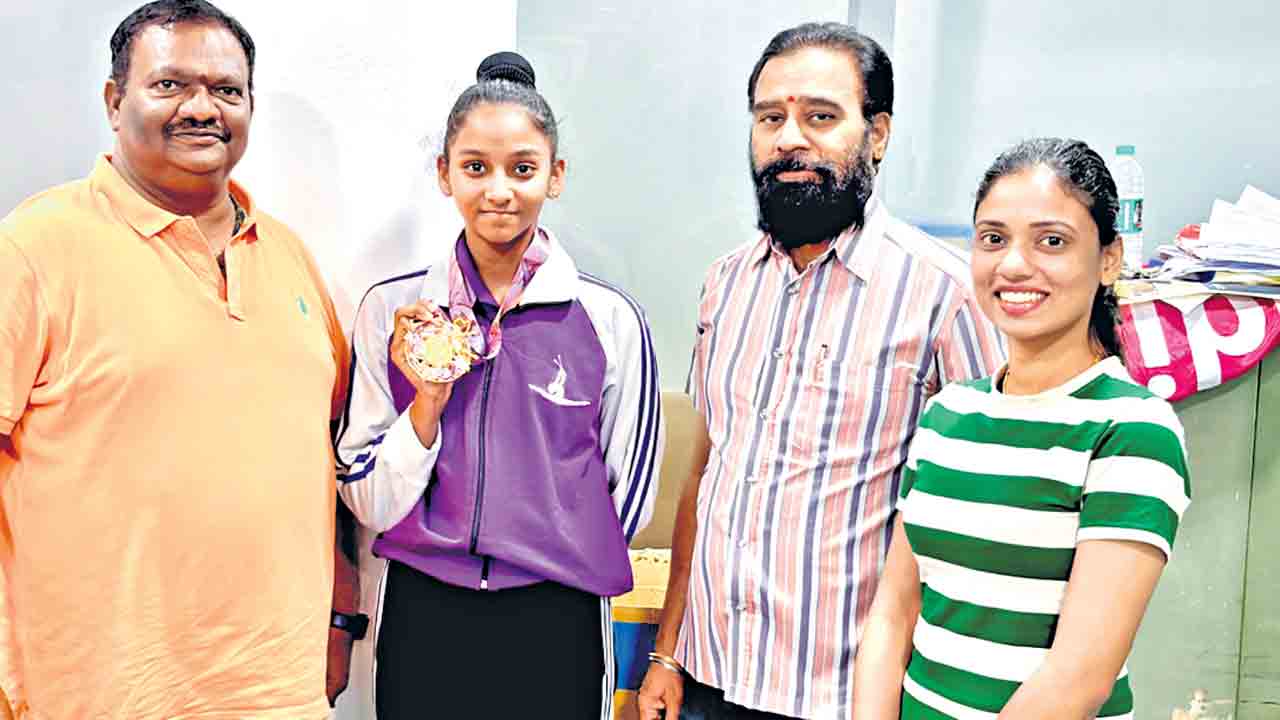 అంజనకు స్వర్ణం