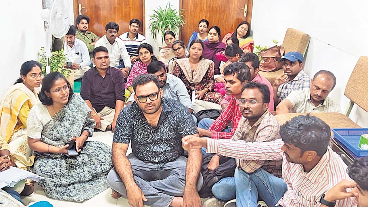 ఇంక్రిమెంట్లపై జాప్యం చేస్తే ఉద్యమం