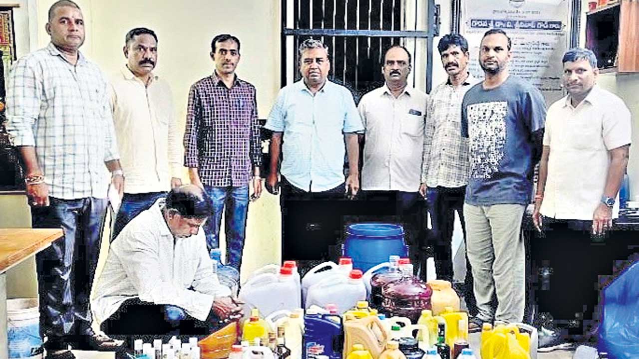 యూట్యూబ్‌లో చూసి.. వైన్‌ తయారు చేసి