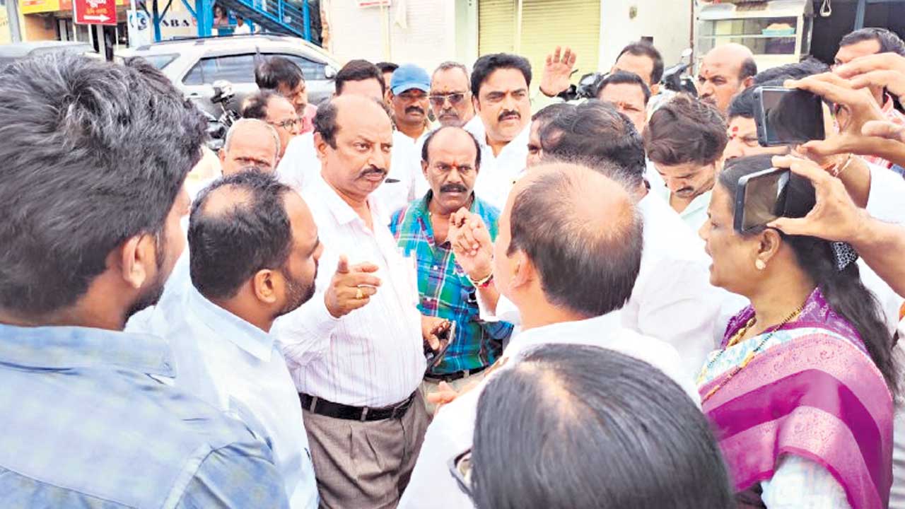 ఘట్‌కేసర్‌లో రైల్వే బ్రిడ్జి రగడ