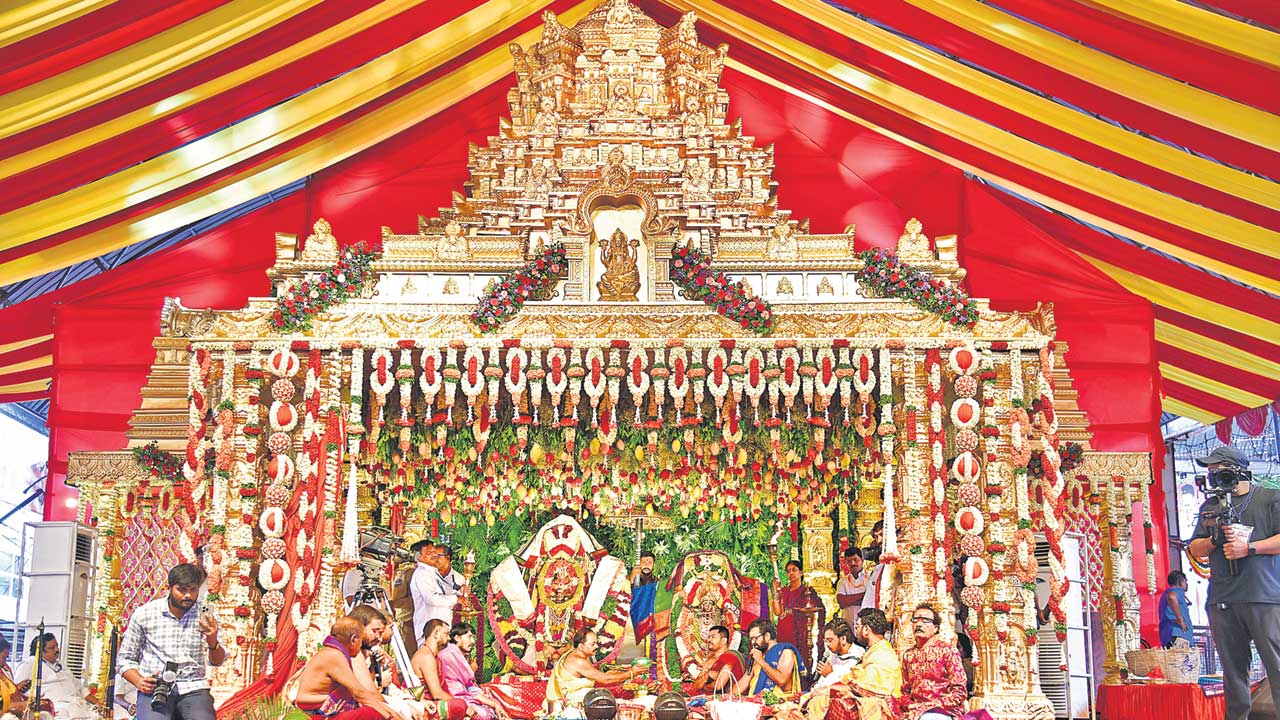 వైభవంగా ఎల్లమ్మ తల్లి కల్యాణం